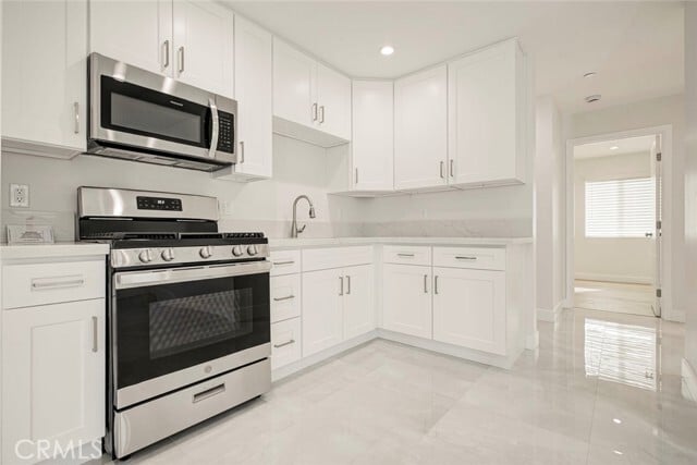 Building Photo - 13325 Strathern St