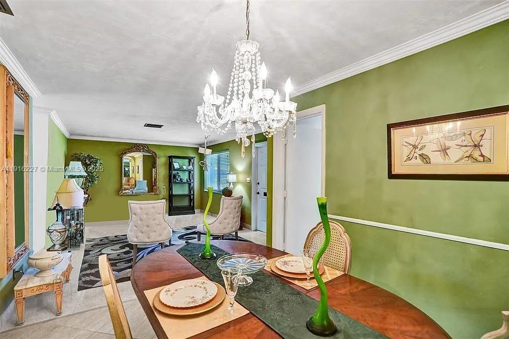 Building Photo - 2761 NE 12th St