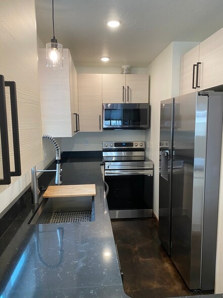kitchen - 1410 S 5th St W