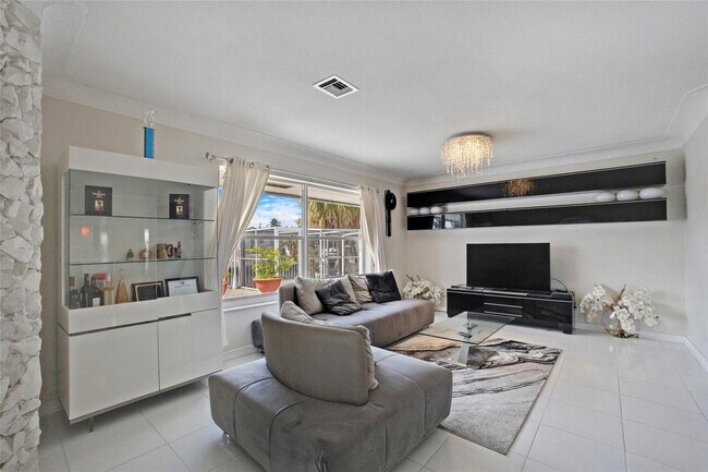 Building Photo - 1311 NE 27th Way