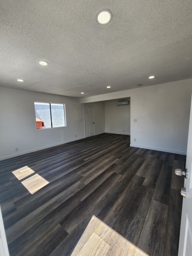 Building Photo - 1450 W 146th St