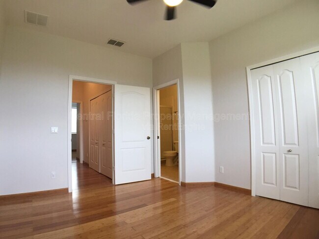 Building Photo - 10340 Manderley Way