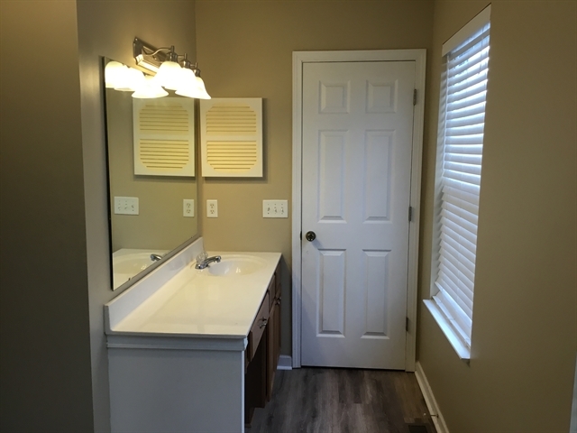 Building Photo - 357 Pinecrest Ct