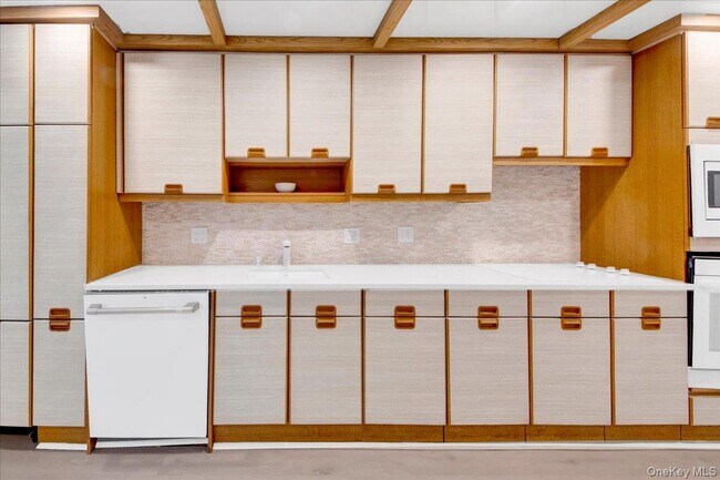 Building Photo - 500 High Point Dr