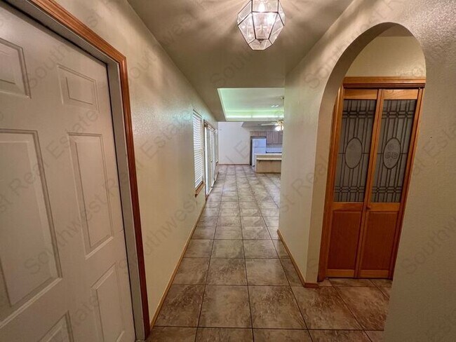 Building Photo - Beautiful 2 Bedroom 2 Bathroom Home- Colon...