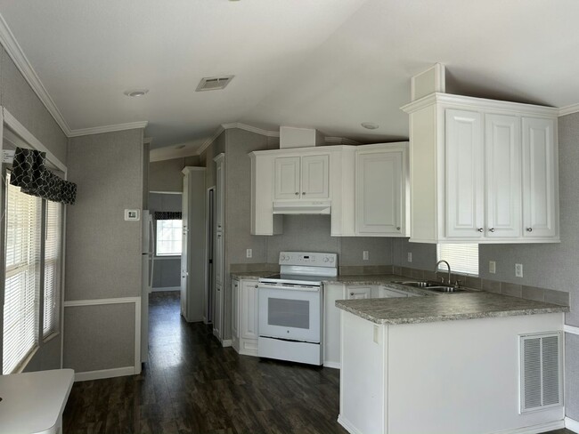 Building Photo - 6941 MacDonald Ct