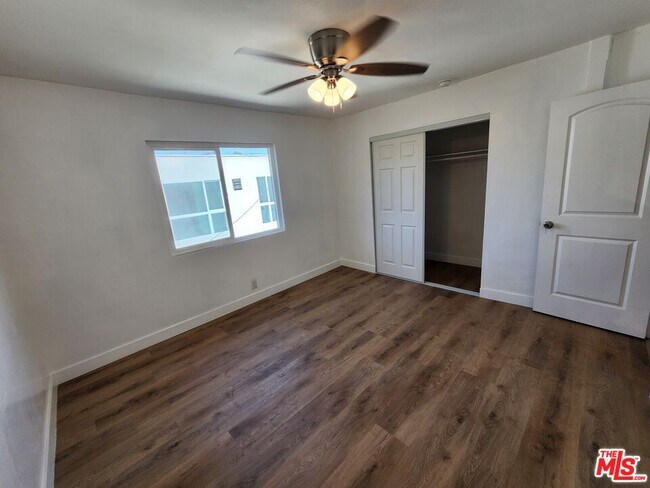 Building Photo - 1499 W 35th Pl