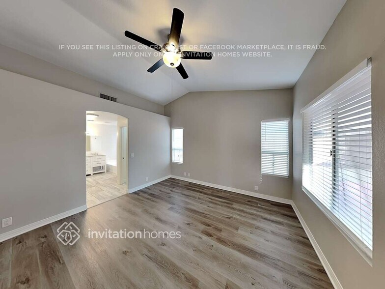 Building Photo - 11223 N 60th Dr