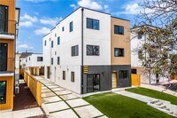 Building Photo - 1015 S Citrus Ave