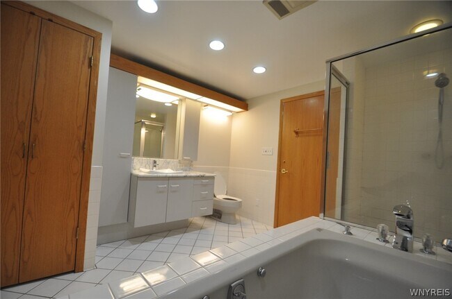 Building Photo - 40 Waterfront Cir