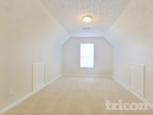 Building Photo - 25 Bermuda Cir