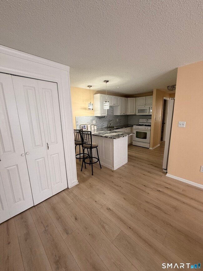 Building Photo - 265 Burritt St