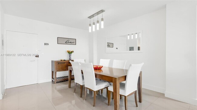 Building Photo - 300 Bayview Dr