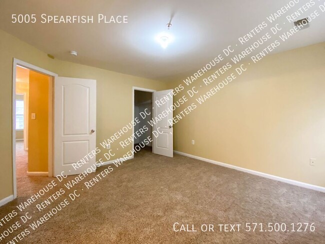 Building Photo - Fresh, Bright 4bd/2 full bath/2 half TH w/...