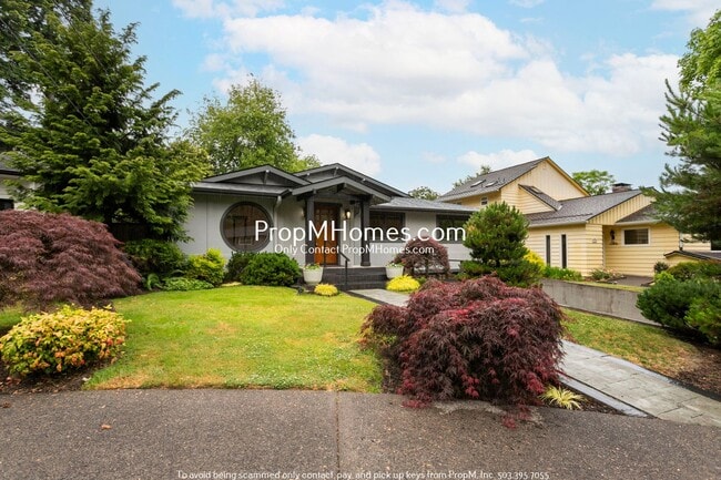 Building Photo - Unique Luxury Three Bedroom Home in Hallinan!
