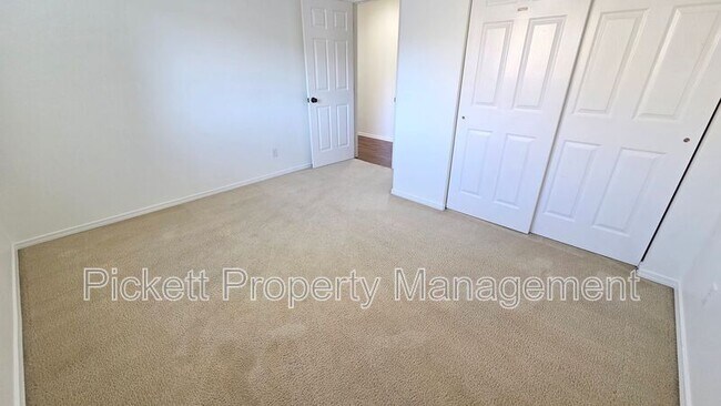 Building Photo - 1733 N Wycoff Ave