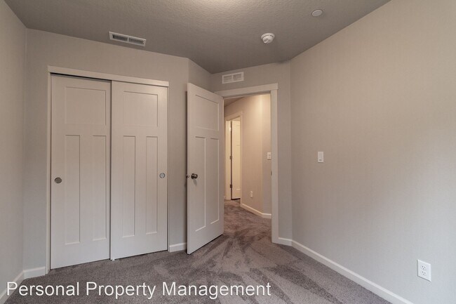 Building Photo - 3 br, 2.5 bath House - 4220 S Cloverhill Way