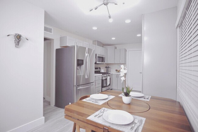 Building Photo - 2543 E Brill St