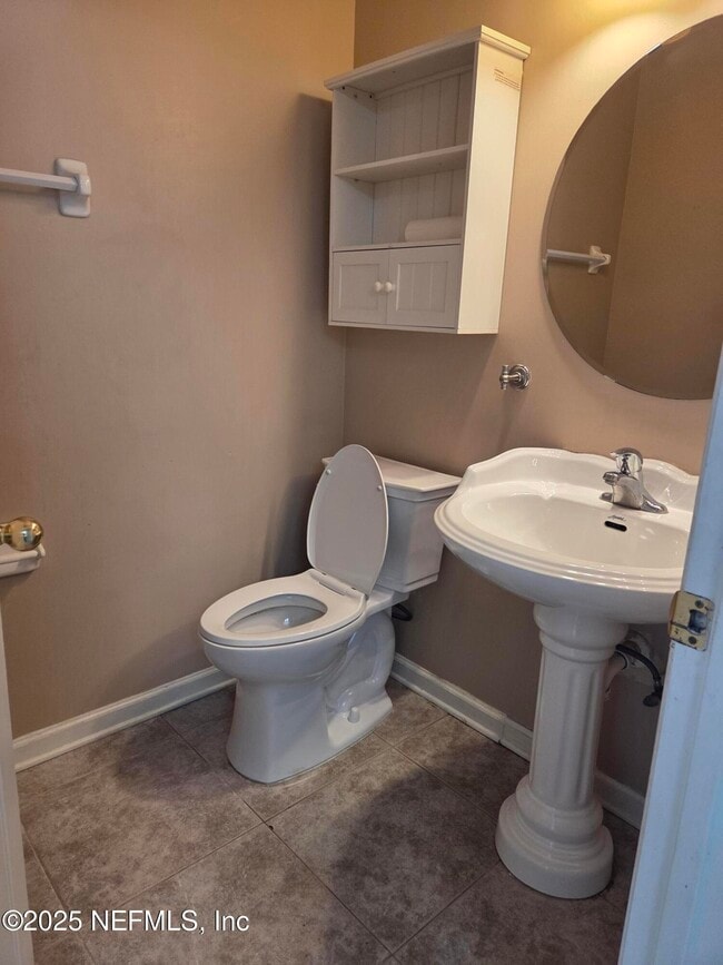 Building Photo - 1042 Drakefeather Dr