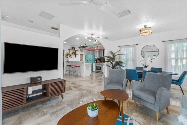 Building Photo - 1911 Parker Ave