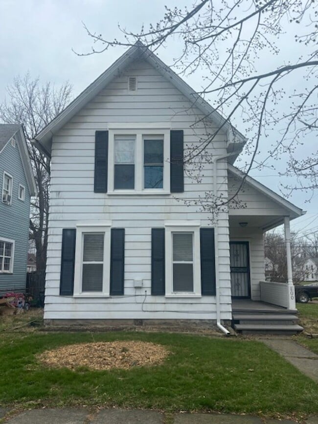 Building Photo - Charming 3 Bedroom 1 Bath Home