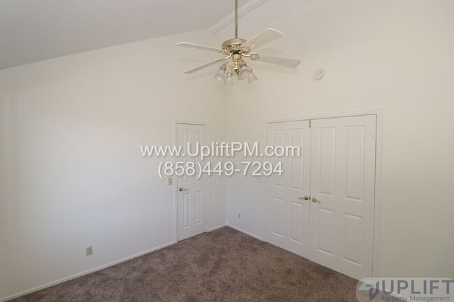 Building Photo - 4 Bedroom 2.5 Bath in San Diego Country Es...