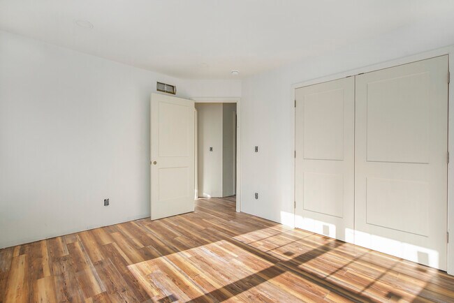 Building Photo - 624 Spring