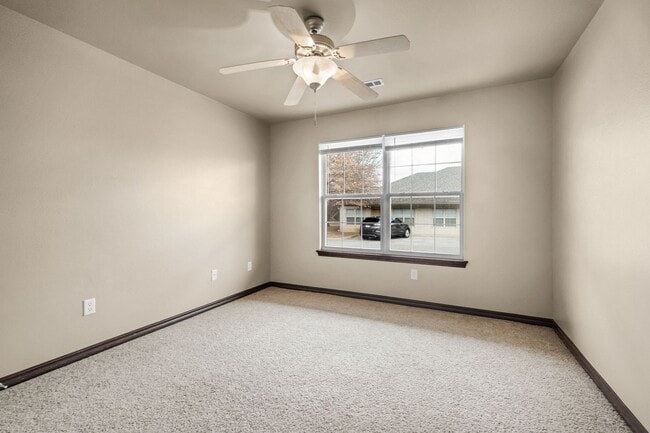 Building Photo - 1270 N Trinity Dr