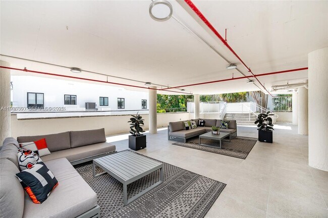 Building Photo - 280 SW 20th Rd