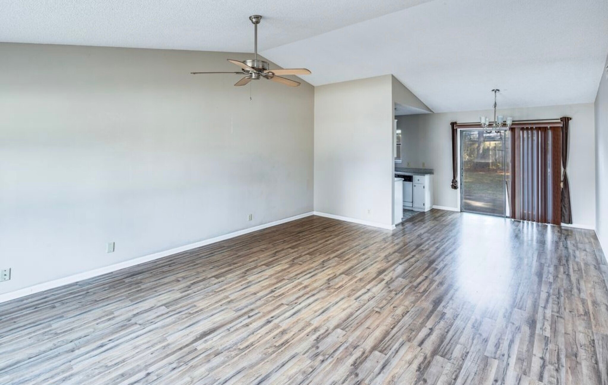 Building Photo - 105 Pinedale Dr