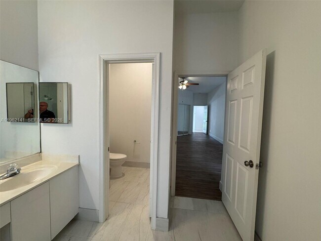 Building Photo - 4273 Fox Ridge Dr