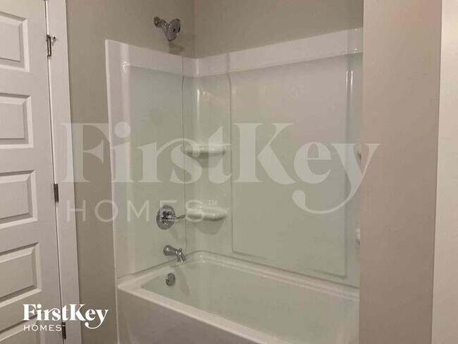 Building Photo - 130 Avalon Wy