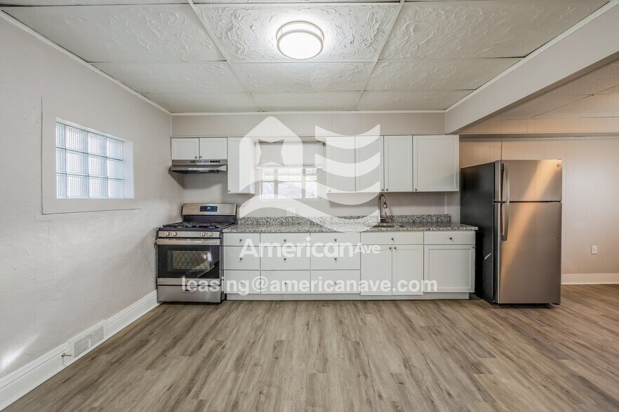 Building Photo - 349 James St