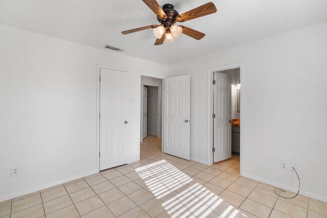 Building Photo - Horse Property