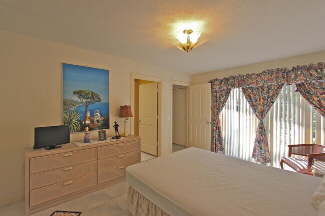 Building Photo - 10201 Chapman Oak Ct