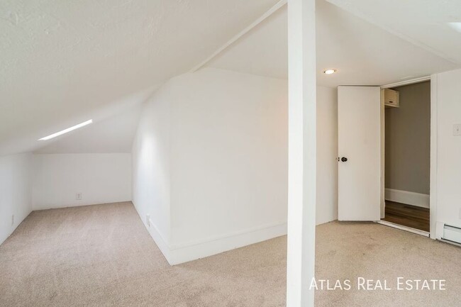 Building Photo - Charming 1 bedroom with a Bonus Room! Bran...