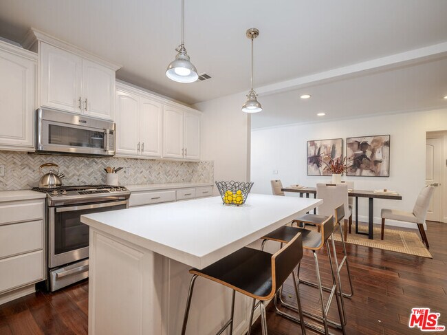 Building Photo - 5417 Allott Ave