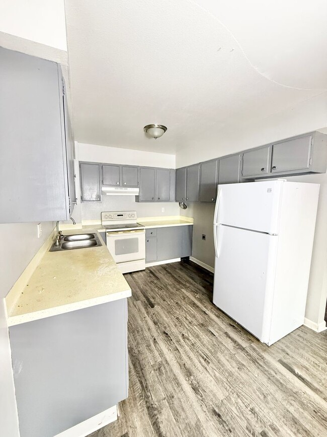 Building Photo - $500 off your 2nd months rent!