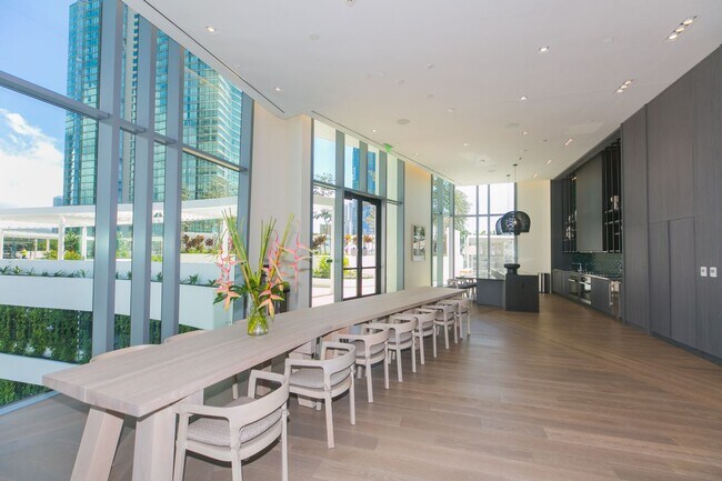 Building Photo - KOULA 2b2b1pkg Ready to Move In!