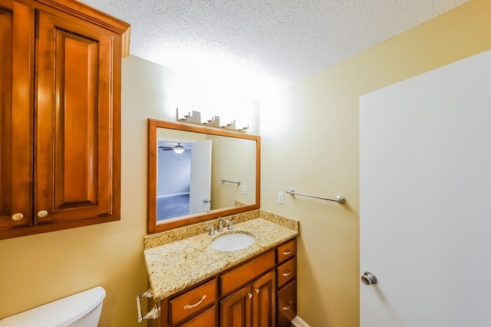 Building Photo - 2218 Cecille Dr SW