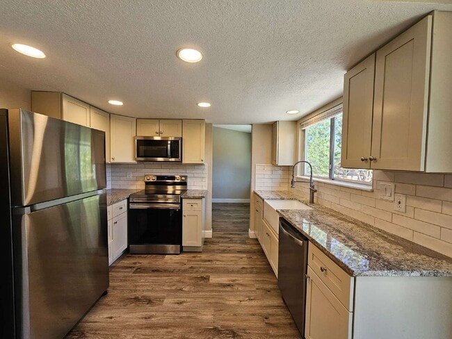 Building Photo - 180 Prairie Ridge Rd