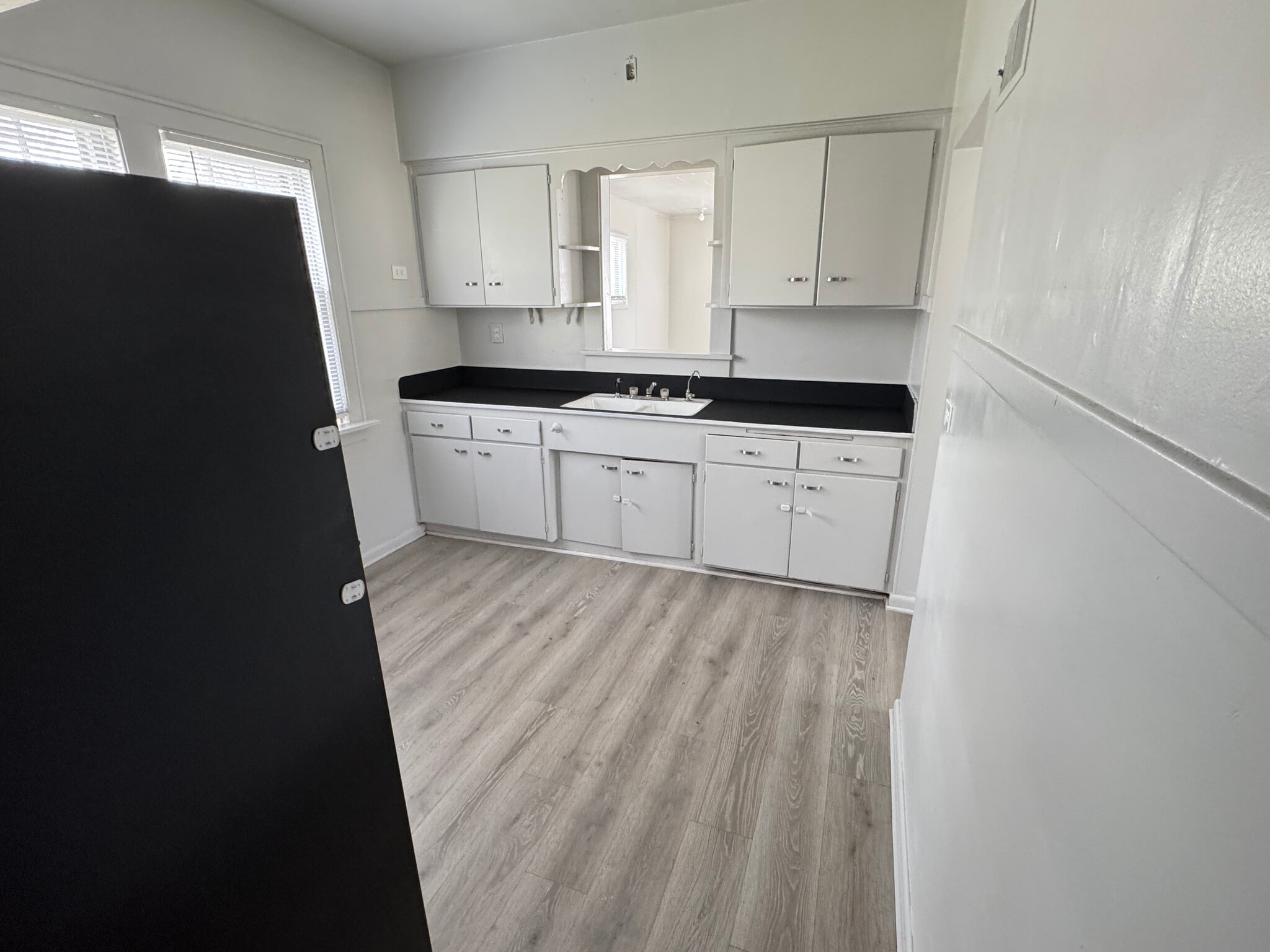 Building Photo - 3425 N California Ave