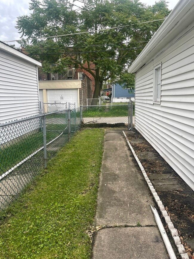 Building Photo - 47 157th St