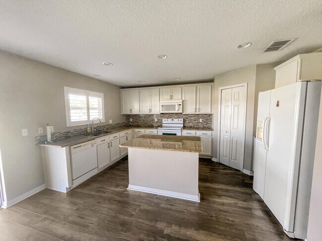 Building Photo - 1641 Strathmore Cir