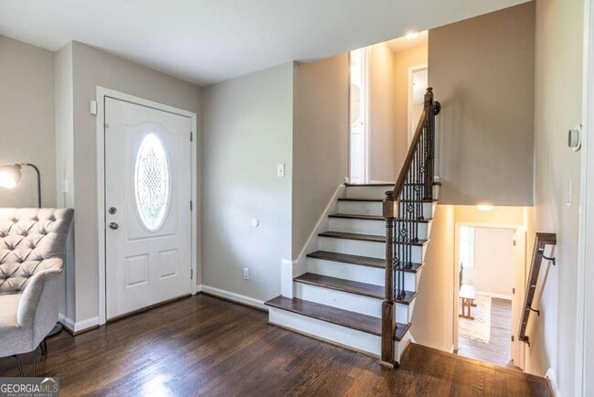 Building Photo - 2439 Parkland Dr