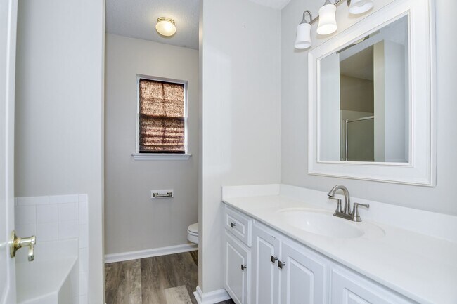 Building Photo - 2545 Carriage Creek