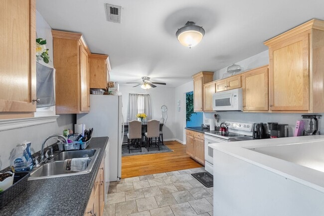 Building Photo - Spacious, Remodeled 3-Bedroom Home in Quie...