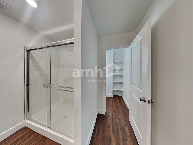 Building Photo - 17151 W Townley Ave