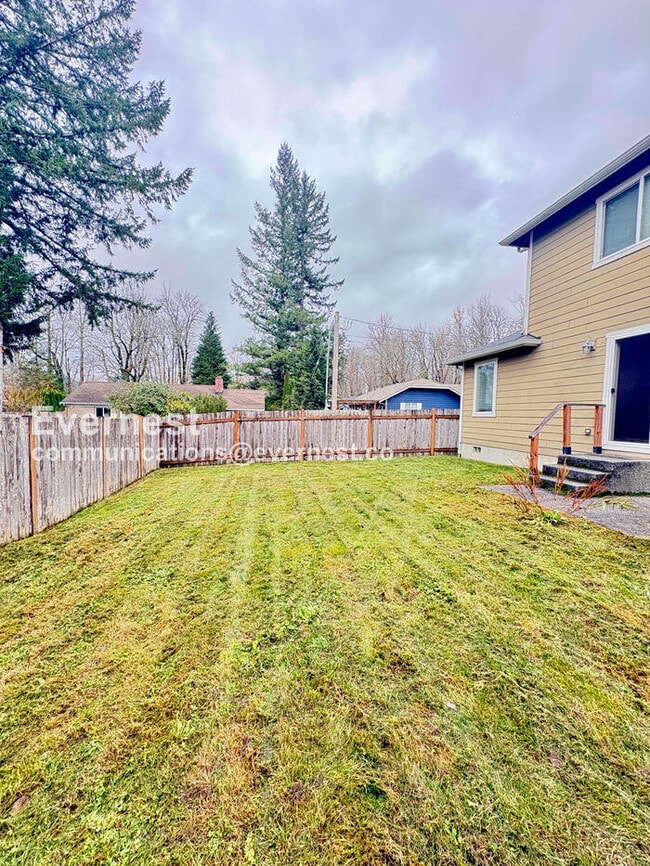 Building Photo - 111 W 6th St