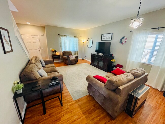 Building Photo - 46249 Via La Colorada